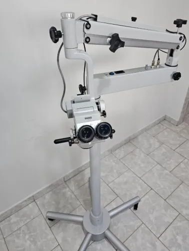 Microscópio Zeiss Oftalmológico