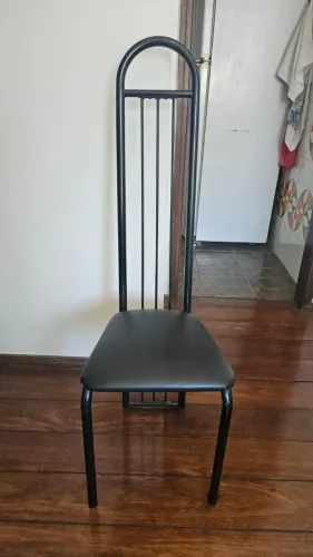 Cadeira elegante de aço