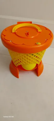 Brinquedo cesta de bolinhas