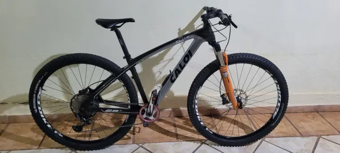 Bicicleta Caloi Elite Carbon Sport