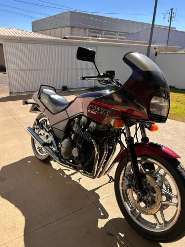 Vende-se cbx 750 ( famosa 7 galo)