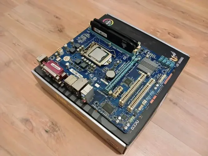 Kit Placa-mãe Gigabyte + Processador i7 + 16GB RAM