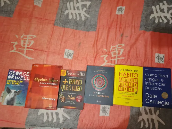 VENDO LIVROS EM BOM ESTADO.