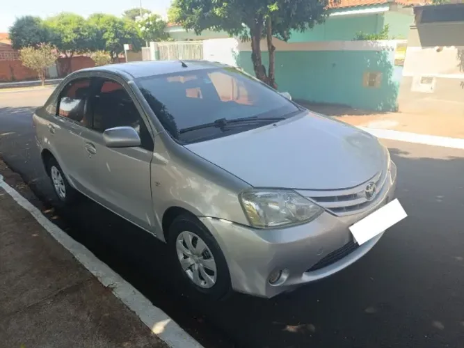 Toyota Etios XS Sedan 1.5 Flex 16V 4P Mec. 2013
