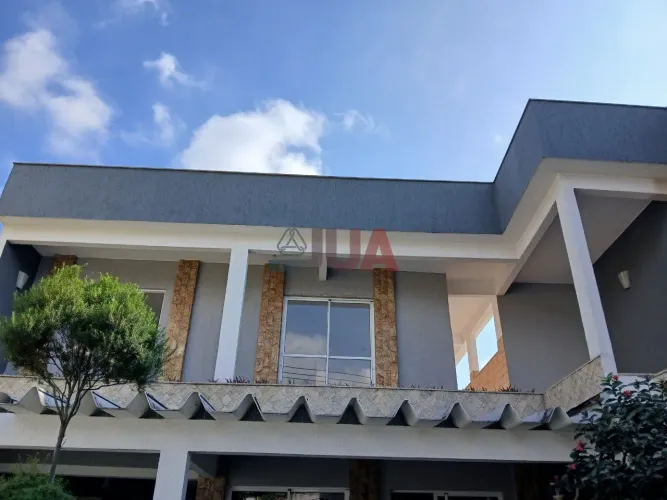 Casa para locação no segundo andar, localizada no bairro Comendador Soares, em Nova Iguaçu