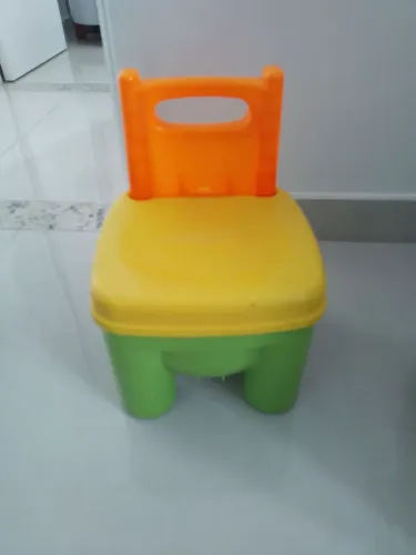 Cadeirinha infantil pedagogia nova