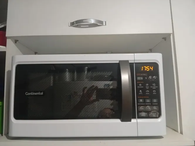 Micro-ondas Continental 220V - Seminovo / Excelente Estado