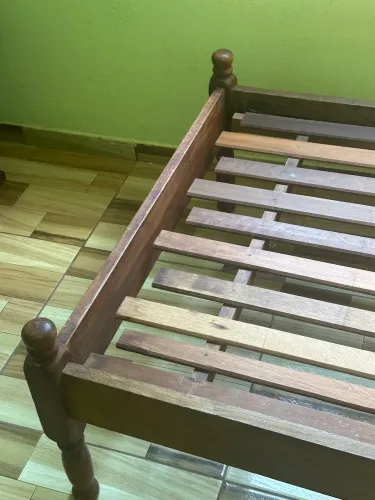 Cama em sucupira torneada solteiro