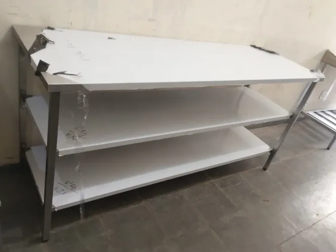 Mesa inox c/ duas prateleiras 1,90 x 60