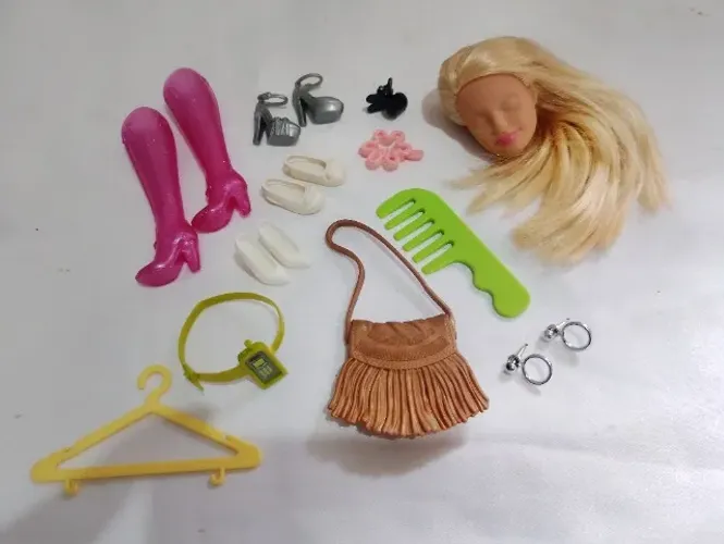 Lote de acessórios para boneca Barbie