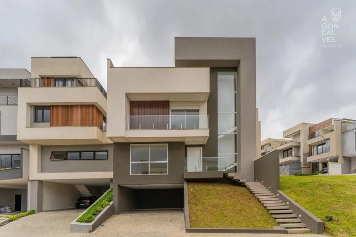Casa em Condomínio no Alto Boulevard, 03 Suítes, 04 Vagas, Terraço, Bairro Alto, Curitiba.