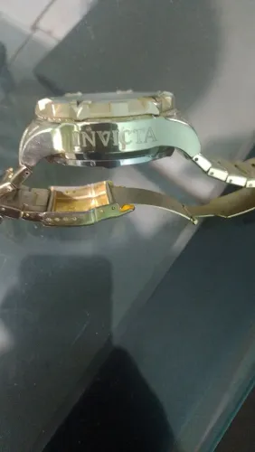 Vende-se um relógio da marca invicta