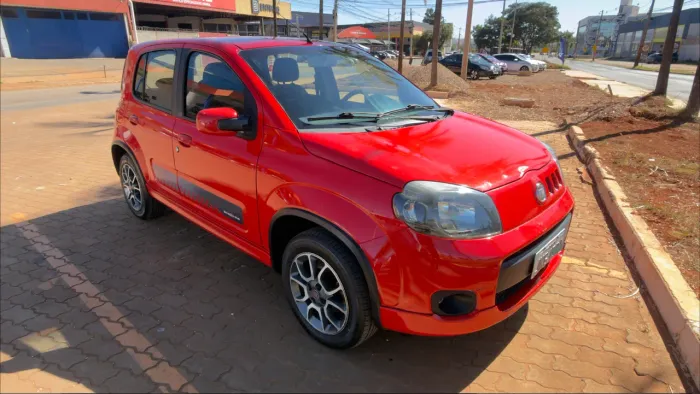 Fiat Uno Sporting 1.4 EVO Fire Flex 8V 4P 2013