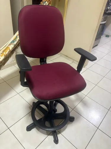 Vendo cadeira giratória para caixa