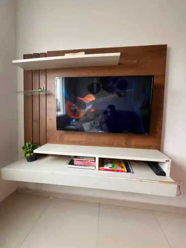 Painel e rack suspenso