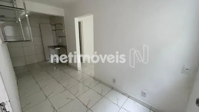 Apto Térreo Nascente com Suíte na Av. Carlos Gomes Reformado