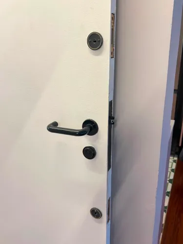Porta 210x82cm | Sólida Branca ? Excelente Estado