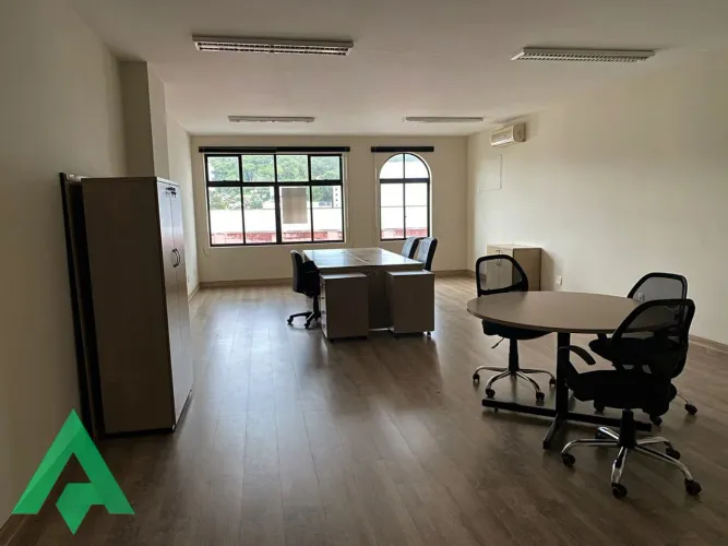 Excelente Sala Comercial, no Centro de Blumenau!
