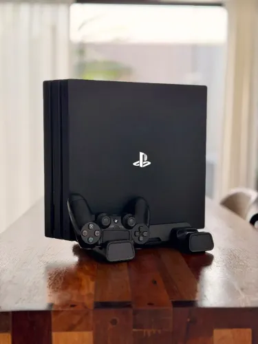 PlayStation 4 Pro 1TB + Controle Original + Base Carregadora - Impecável
