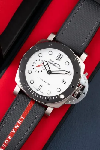 Relógio Panerai Submersible Luna Rossa PAM1579, 42 Milímetros