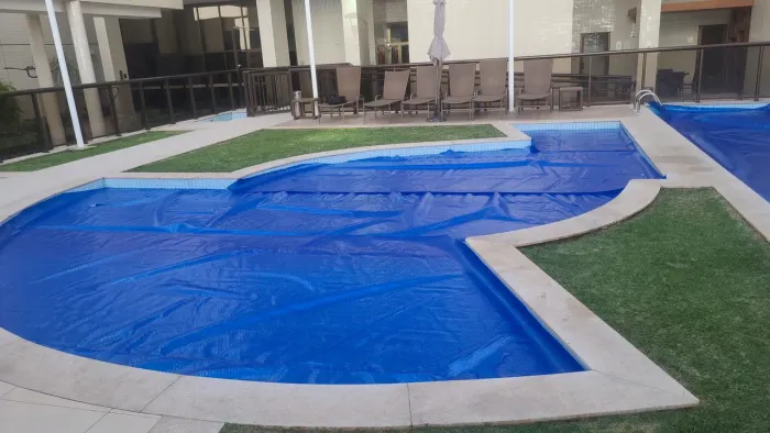 Capas de piscina e serviços pra piscinas 