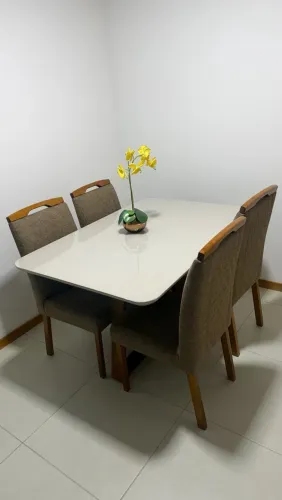 Vendo mesa 4 cadeiras