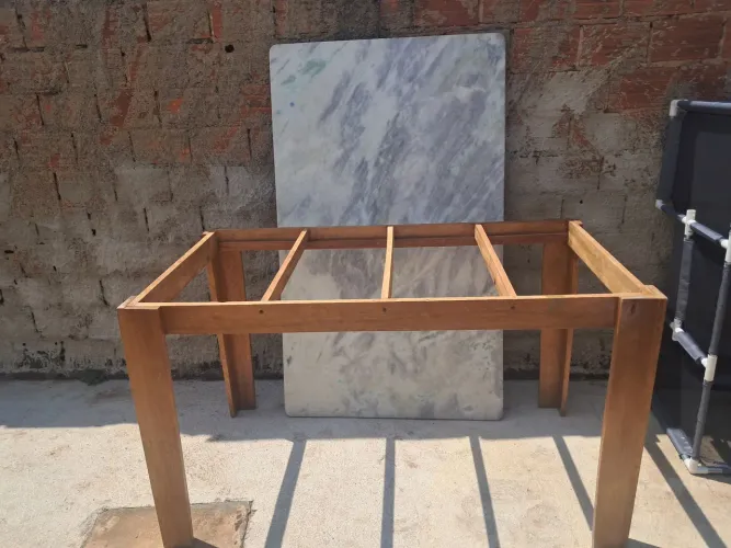 Mesa de mármore