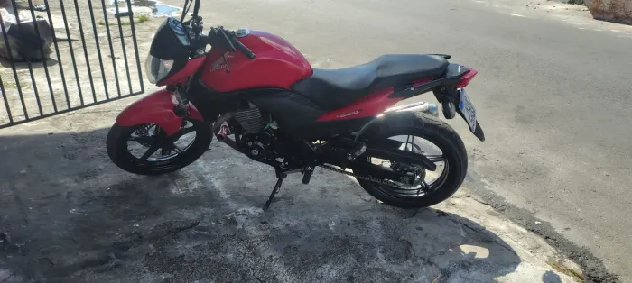 CB300-R ano modelo 2011