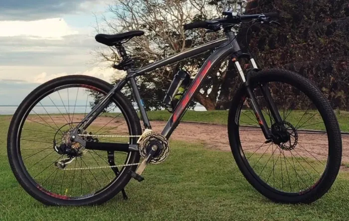 Bicicleta Oggi Hacker Sport 21v Aro 29 Mtb Freio À Disco Cor Grafite/vermelho/preto