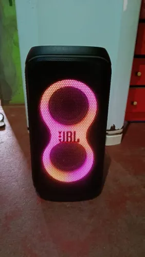 Alguém que faça negócio com caixa JBL com um mês e meio de uso mas 2mil por uma moto