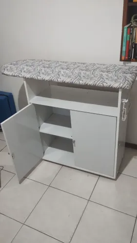 Sapateira e tábua de passar 
