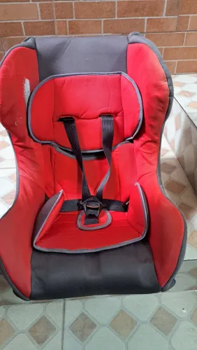 Bebê conforto de três pontas. 