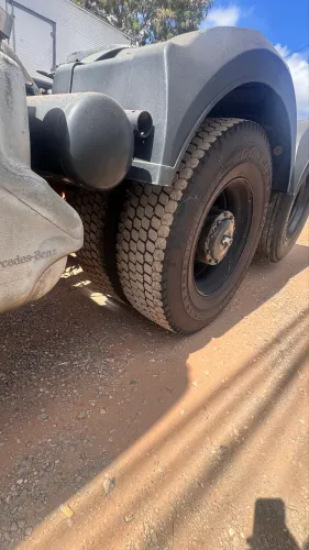 Caminhão 25 35 6x2