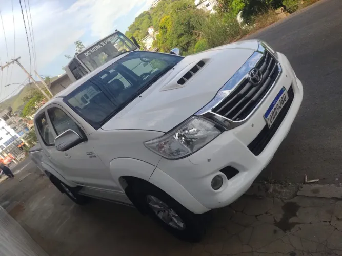 Toyota Hilux CD SRV D4-d 4X4 3.0 TDI Diesel AUT 2012