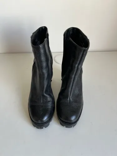 Bota curta couro preto Arezzo tamanho 36