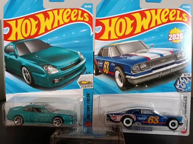 Dupla Hotwheels Honda prelude e Ford galáxie 1963