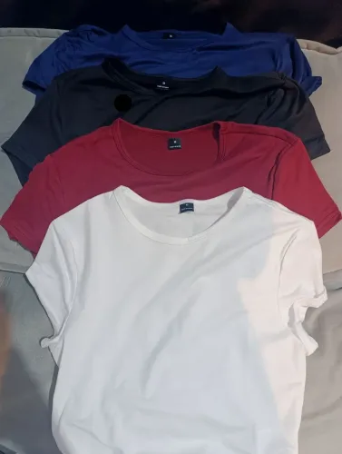 4 Blusas femininas básicas novas