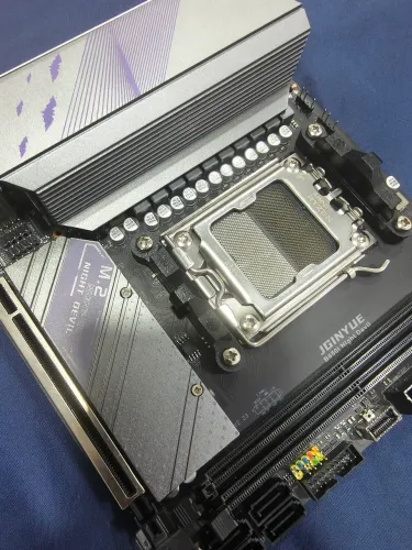 Placa mãe Jginyue b650i Night Devil (possível defeito)