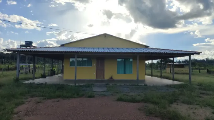 Vendo Chácara 50x290 com essa Linda Casa na BR 319, Linha 17, sentido Humaitá.
