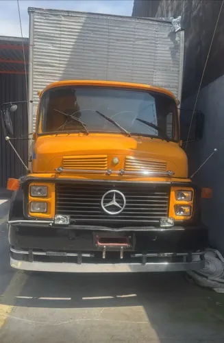 Caminhão Mercedes
