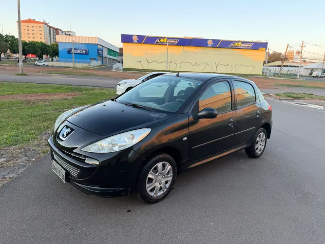 Peugeot 207 XR 1.4 Flex 8V 5P 2013