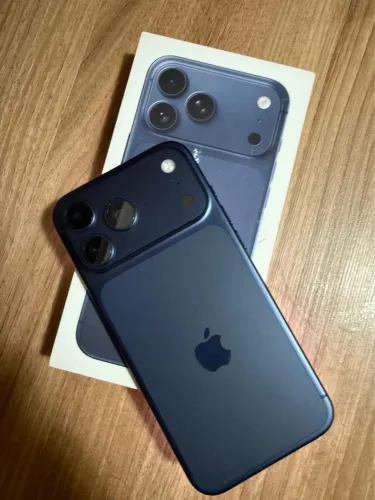 iPhone 17 Pro Max 256GB Azul - Apenas 2 Meses de Uso (Com Nota Fiscal e Seguro)