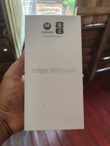 Vendo ou eu troco edge 70 fusion de 256 GB e 12 de ram troco com volta para mim