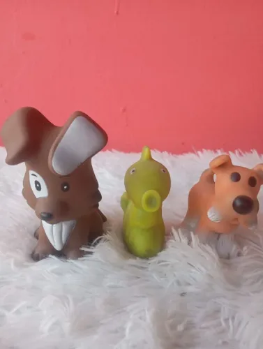 3 bichichos de borracha dá p ser usado como mordedor