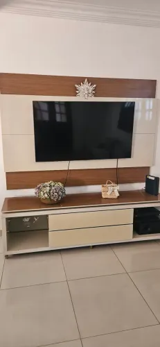 Rack para tv 75" com painel de parede. 