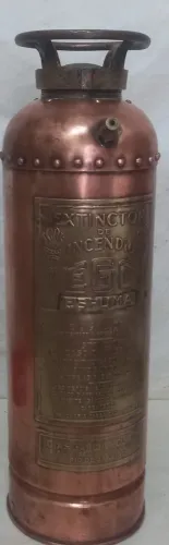 Objeto antigo de cobre com bronze
