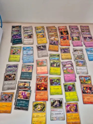 90 cartas Pokémon SEM REPETIDAS. Coleções PAF, MEG, MEW, PFL