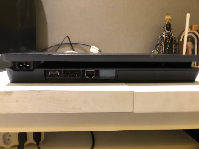Ps4 com 2 controles em ótimo estado