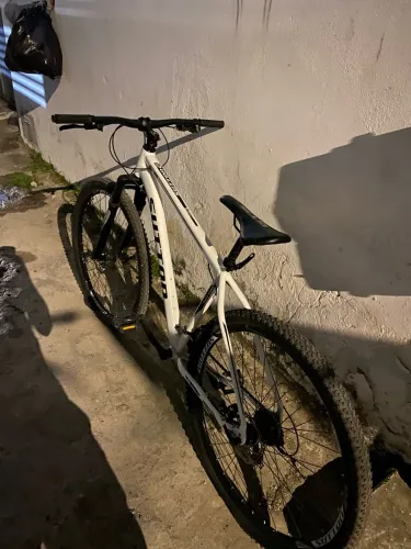Bicicleta mountain bike Sutton Gold 2022 R29 tamanho do quadro 19- branco