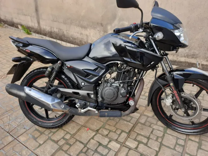 Vendo moto Apache 150 toda original sem detalhes segundo dono